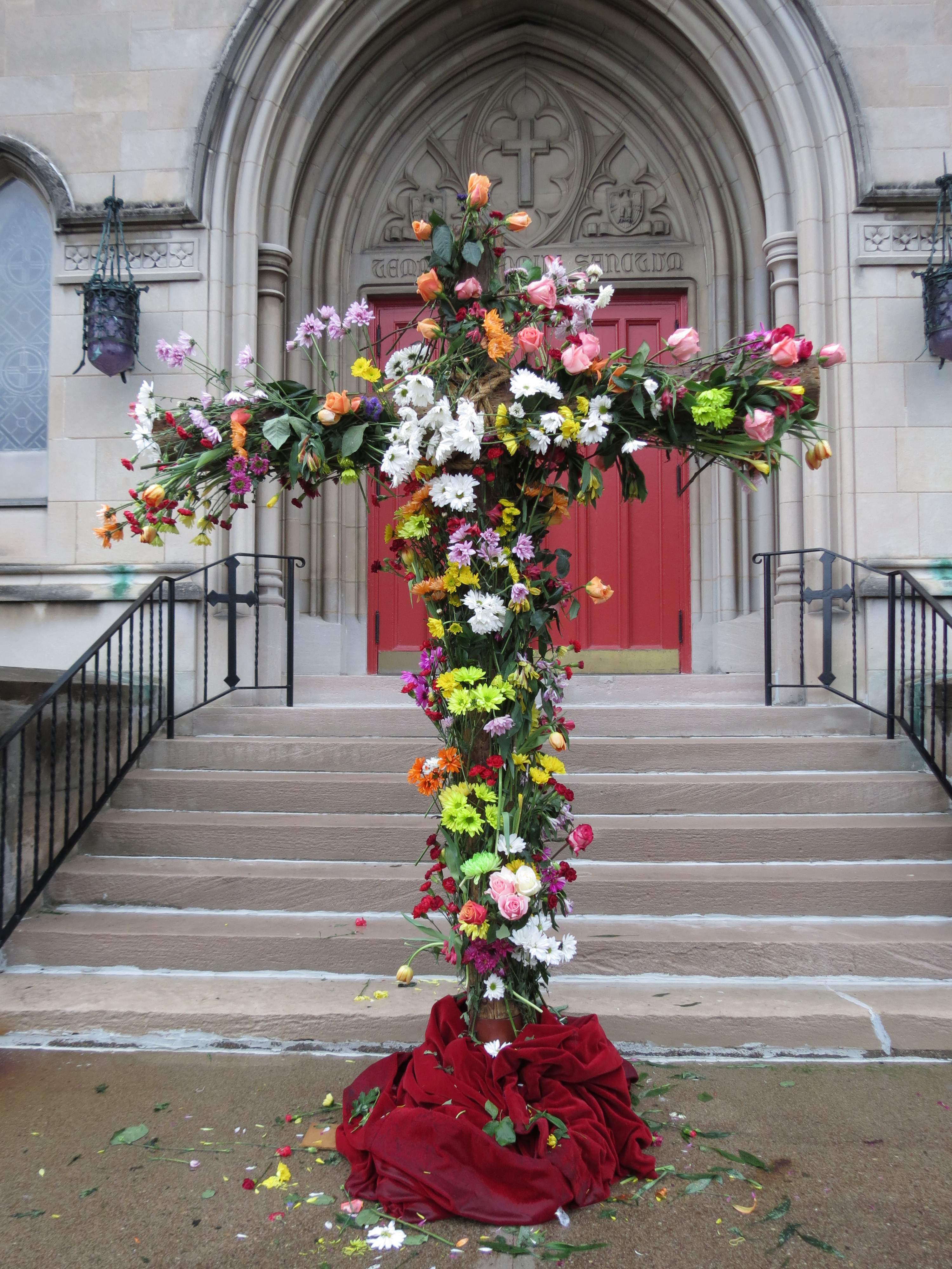 images/stories/HeaderImages/Frame3/SATURDAY VIGIL CROSS DECORATED.jpg